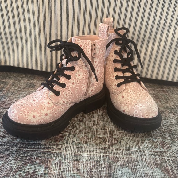 Cat & Jack Girls Floral Combat Boots - Picture 1 of 5